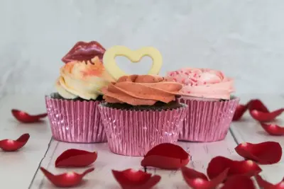 Product 3Piglet's Pantry Valentine's Cupcake Box for Two
